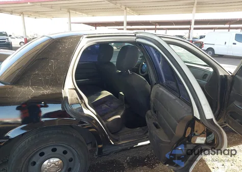 2011 Ford Crown Victoria Police Interceptor z USA, uszkodzony, nr VIN 2FABP7BV3BX162981